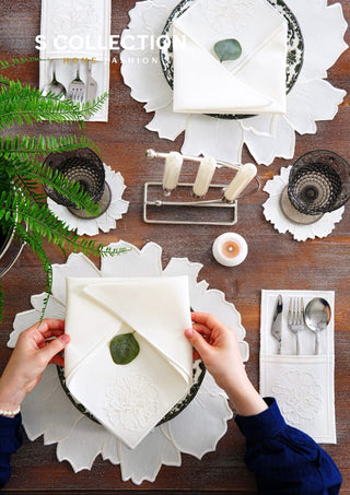 طقم مفارش سفرة - تصميم  إلويس - تطريز اوف وايت - قماش مقاوم للماء - ٦ اشخاص - ٢٤ قطعة - طقم كامل  