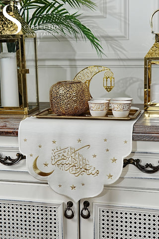 رانر طاولة مطرز - تصميم ستيلار سيرينيتي رمضان - تطريز ذهبى لامع  واوف وايت - قماش مقاوم للماء