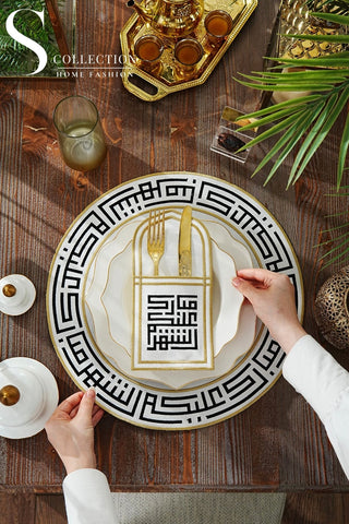 طقم مفارش أطباق مع جيوب ادوات مائدة - تصميم رمضان كريم - تطريز ذهبى واسود- قماش مقاوم للماء - ٦ اشخاص - ١٢ قطعة