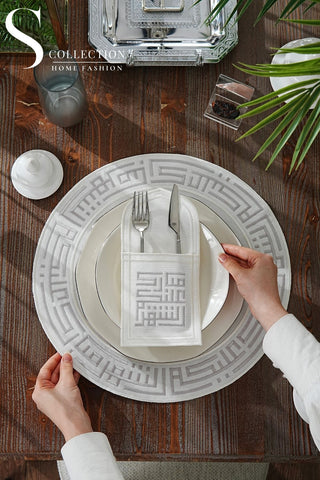 طقم مفارش أطباق مع جيوب ادوات مائدة - تصميم رمضان كريم - تطريز فضى- قماش مقاوم للماء - ٦ اشخاص - ١٢ قطعة