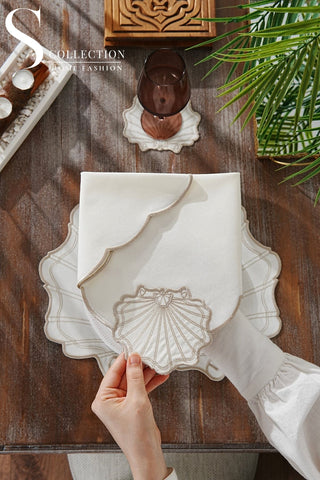 طقم مفارش سفرة - تصميم مارين - تطريز بنى فاتح (كابتشينو) - قماش مقاوم للماء - ٦ اشخاص - ٢٤ قطعة - طقم كامل  