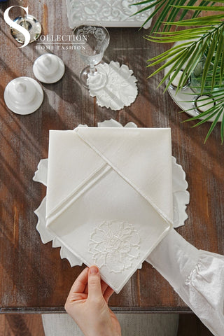 طقم مفارش سفرة - تصميم  إلويس - تطريز اوف وايت - قماش مقاوم للماء - ٦ اشخاص - ٢٤ قطعة - طقم كامل  