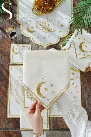 طقم مفارش سفرة كامل - تصميم ستيلار سيرينيتي رمضان - مع منديل سلة الخبز ورانر - تطريز ذهبى - ٦ أشخاص - ٢٦ قطعة