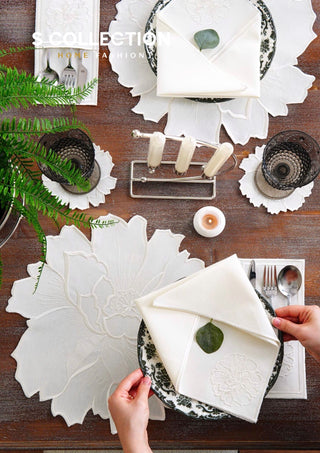 طقم مفارش سفرة - تصميم  إلويس - تطريز اوف وايت - قماش مقاوم للماء - ٦ اشخاص - ٢٤ قطعة - طقم كامل  