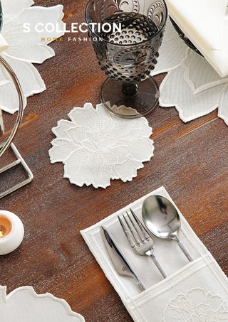 طقم مفارش سفرة - تصميم  إلويس - تطريز اوف وايت - قماش مقاوم للماء - ٦ اشخاص - ٢٤ قطعة - طقم كامل  