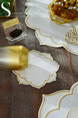 طقم مفارش سفرة كامل - تصميم نجمة رمضان - مع منديل سلة الخبز ورانر - تطريز ذهبى واوف وايت - ٦ أشخاص - ٢٦ قطعة
