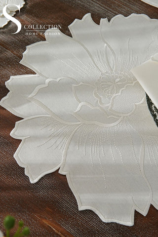 طقم مفارش سفرة - تصميم  إلويس - تطريز اوف وايت - قماش مقاوم للماء - ٦ اشخاص - ٢٤ قطعة - طقم كامل  