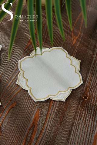 طقم مفارش سفرة - تصميم نجمه رمضان - تطريز ذهبى واوف وايت -  قماش مقاوم للماء -  ٦ أشخاص - ٢٤ قطعة - طقم كامل