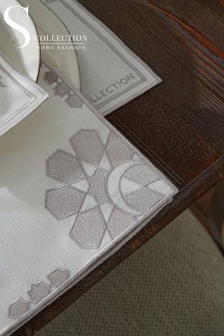 طقم مفارش سفرة - تصميم قبة رمضان - تطريز فضى -  قماش مقاوم للماء -  ٦ أشخاص - ٢٤ قطعة - طقم كامل