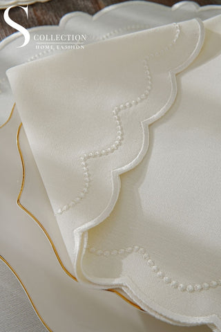 طقم مفارش سفرة - تصميم تانسي - تطريز اوف وايت - قماش مقاوم للماء - ٦ اشخاص - ٢٤ قطعة - طقم كامل