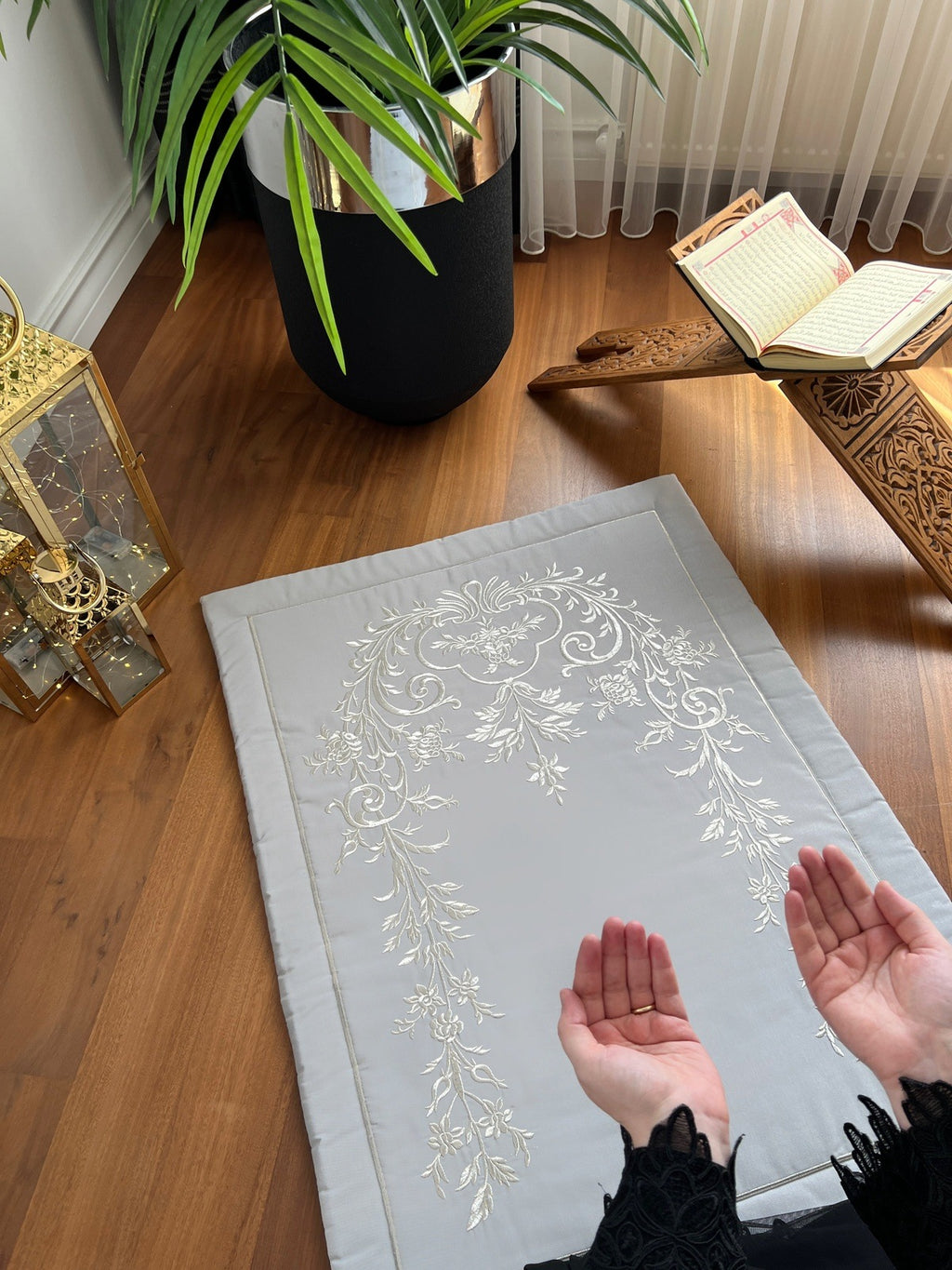 Soft Embroidered Prayer Rug | Perfect for Daily Prayers