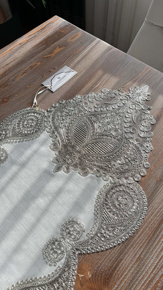 Bella Design Runner - Linen Fabric - Shine Platine Lace